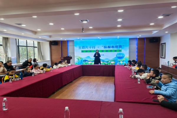 ���{�̈�(b��o)Сӛ�߈F(tu��n)���M(j��n)�GԴ���ս�������